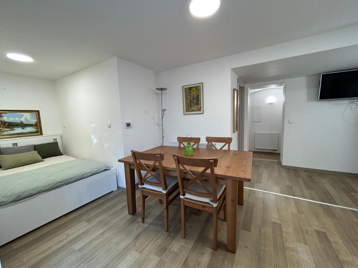 Stromoradni 17 Apartment Břeclav Екстериор снимка