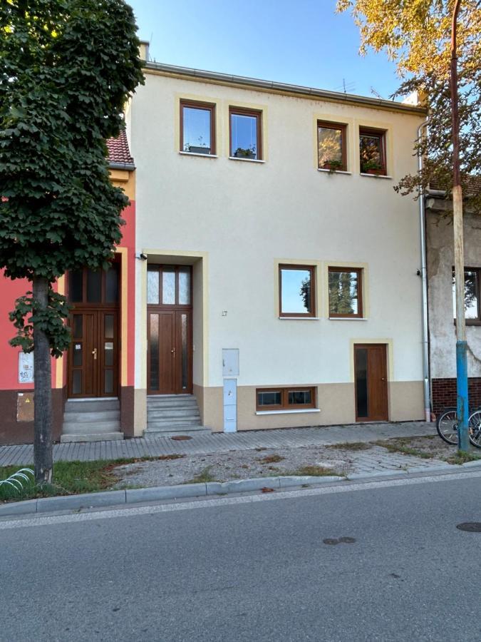 Stromoradni 17 Apartment Břeclav Екстериор снимка