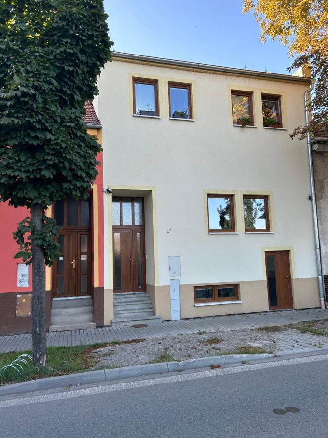 Stromoradni 17 Apartment Břeclav Екстериор снимка